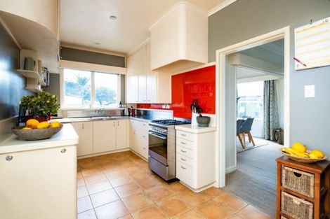 Photo of property in 15 Logan Avenue, Marewa, Napier, 4110