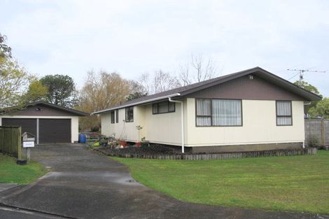 Photo of property in 2 Crestlands Place, Papakura, 2110