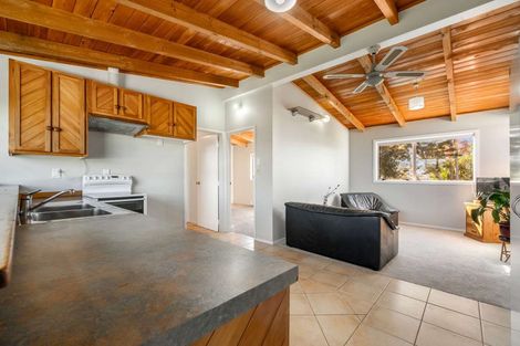 Photo of property in 46a Farquhar Road, Glendene, Auckland, 0602