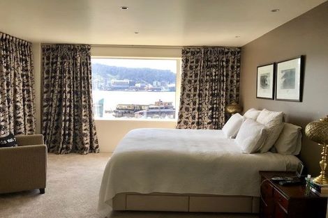 Photo of property in 154 Oriental Parade, Oriental Bay, Wellington, 6011