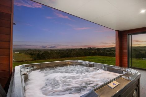 Photo of property in 1088 South Head Road, South Head, Helensville, 0874
