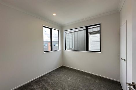 Photo of property in 14 Parahau Road, Papakura, 2110