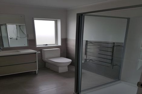 Photo of property in 9 Manutewhau Road, Massey, Auckland, 0614