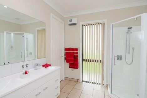 Photo of property in 6 Eagle Place, Martinborough, 5711