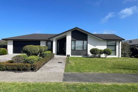 Photo of property in 8 Bellamont Street, Kumeu, 0810