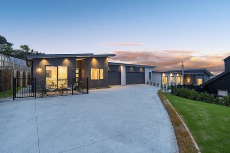 Photo of property in 42 Paparahi Place, Wainui, 0992
