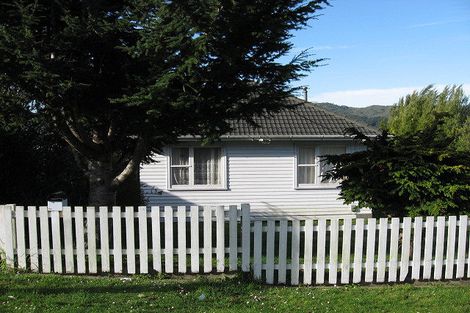 Photo of property in 5 Reid Road, Wainuiomata, Lower Hutt, 5014