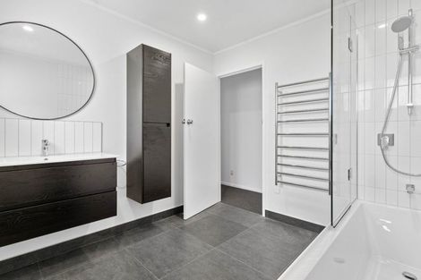 Photo of property in 1 Pitcher Place, Glen Eden, Auckland, 0602