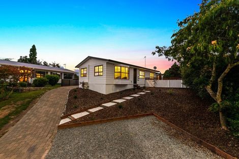 Photo of property in 8 Taurus Place, Kawaha Point, Rotorua, 3010