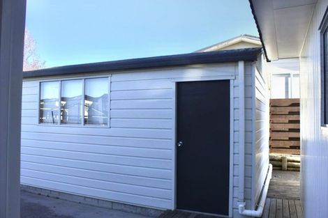 Photo of property in 2a Sirius Place, Botany Downs, Auckland, 2010