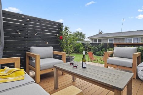 Photo of property in 18 Sandspit Road, Waiuku, 2123