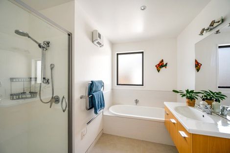 Photo of property in 52 Kelliher Drive, Wanaka, 9305