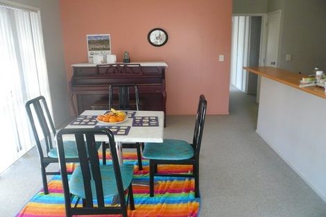 Photo of property in 16 Millstone Lane, Henderson, Auckland, 0612