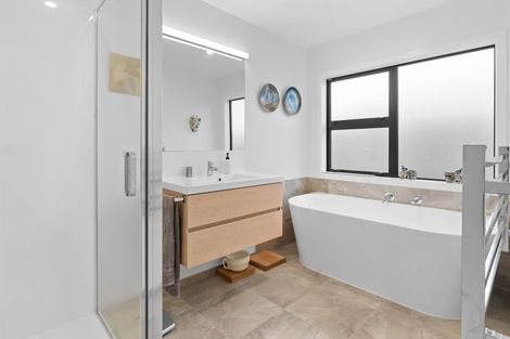 Photo of property in 6 Kingi Te Ahoaho Place, Otaki, 5512