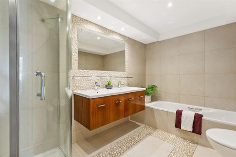 Photo of property in 30 Churchill Road, Murrays Bay, Auckland, 0630