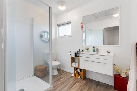 Photo of property in 106 Mckellar Place, Whangamata, 3620