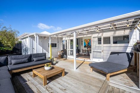 Photo of property in 17 Kowhai Street, Strandon, New Plymouth, 4312