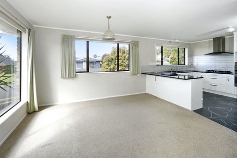 Photo of property in 6 Randell Place, Te Puke, 3119