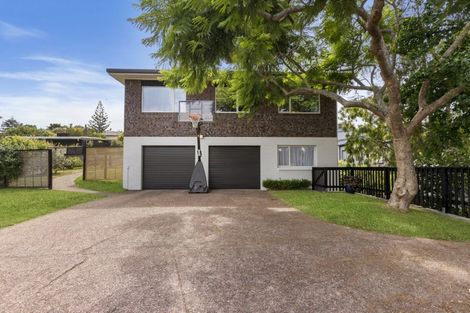 Photo of property in 11 Bacot Place, Howick, Auckland, 2014