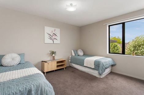 Photo of property in 28 Willowview Drive, Redwood, Christchurch, 8051