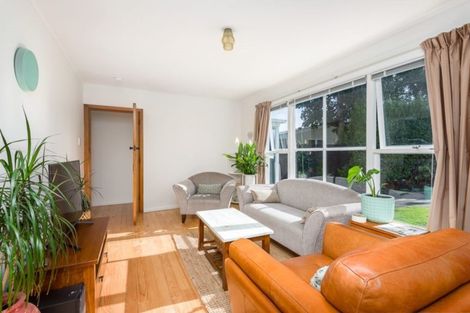 Photo of property in 37 Kowhai Terrace, Saint Martins, Christchurch, 8022