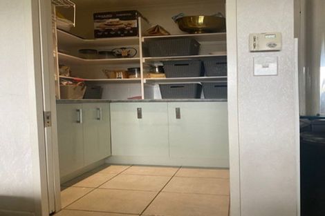 Photo of property in 8 Woodgate Court, Fitzherbert, Palmerston North, 4410