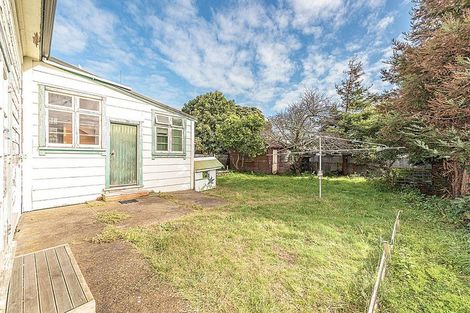 Photo of property in 2 Alma Road, Gonville, Whanganui, 4501