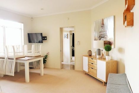 Photo of property in 18a Philson Terrace, Browns Bay, Auckland, 0630