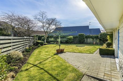 Photo of property in 16 Stormont Place, Avonhead, Christchurch, 8042