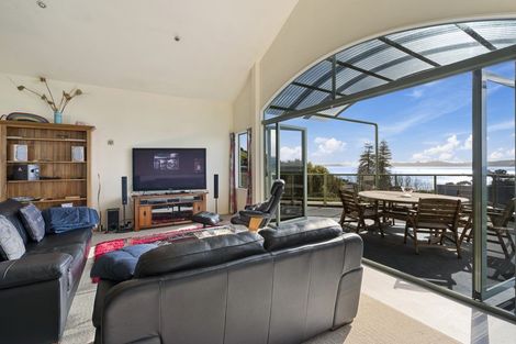 Photo of property in 19 Rewa Place, Russell, 0202