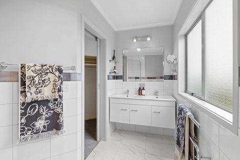 Photo of property in 44 Karamea Street, Whalers Gate, New Plymouth, 4310