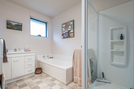 Photo of property in 10 Logan Place, Kelvin Grove, Palmerston North, 4414