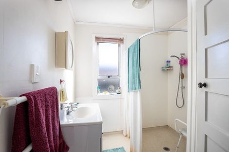 Photo of property in 42 Seymour Street, Waitara, 4320