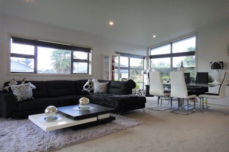 Photo of property in 98 Barbados Way, One Tree Point, 0118