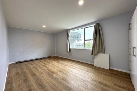 Photo of property in 19 Lydford Place, Glendene, Auckland, 0602