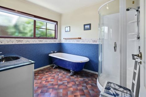 Photo of property in 19 Gibbs Place, Kinloch, Taupo, 3377