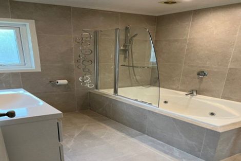 Photo of property in 1/2 Flavia Close, Torbay, Auckland, 0630