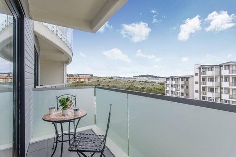 Photo of property in Apollo Apartments, 201/46 Rosedale Road, Rosedale, Auckland, 0632