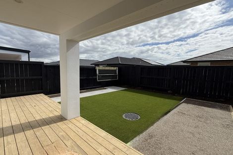 Photo of property in 21 Carronade Street, Papamoa Beach, Papamoa, 3118