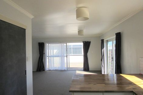 Photo of property in 3/10 Karamu Street, Strandon, New Plymouth, 4312