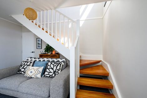 Photo of property in 3 Lindaver Grove, Merrilands, New Plymouth, 4312