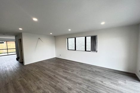 Photo of property in 116a Cascades Road, Pakuranga Heights, Auckland, 2010