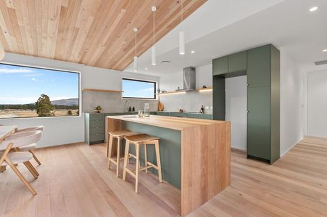 Photo of property in 33 Tomtit Crescent, Lake Hawea, 9382