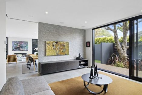 Photo of property in 2/28 Jeffreys Road, Fendalton, Christchurch, 8052