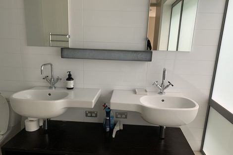 Photo of property in Dune, 2a/138 Oriental Parade, Oriental Bay, Wellington, 6011