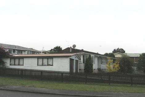 Photo of property in 71 Rosewarne Crescent, Glendene, Auckland, 0602