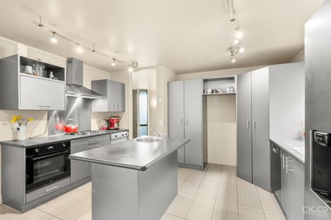 Photo of property in 18 Arahiwi Grove, Tirohanga, Lower Hutt, 5010