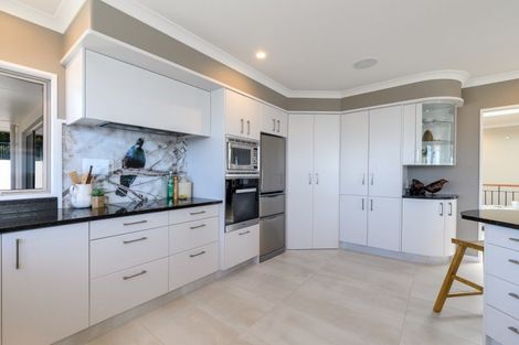 Photo of property in 3 Seaview Road, Otumoetai, Tauranga, 3110