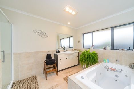 Photo of property in 14 Tennyson Avenue, Kelvin Grove, Palmerston North, 4414