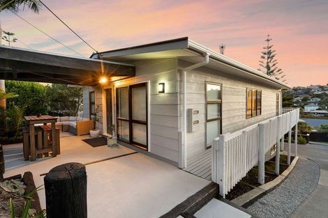 Photo of property in 239 Vipond Road, Stanmore Bay, Whangaparaoa, 0932